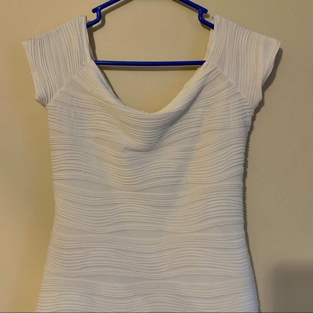 Ivory Mini dress with pleats size large - Picture 2 of 3